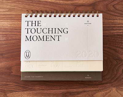 Тонкий укол: Карлсон забросал Трампа кепками Низкий IQ в ответ на оскорбление