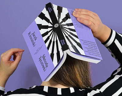 Нападающего Салавата Юлаева Кузнецова унесли на носилках в матче плей-офф КХЛ